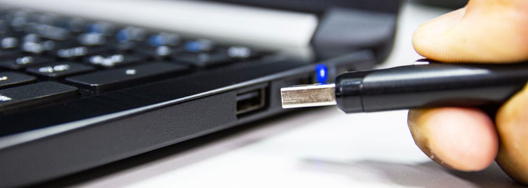 USB and laptop image