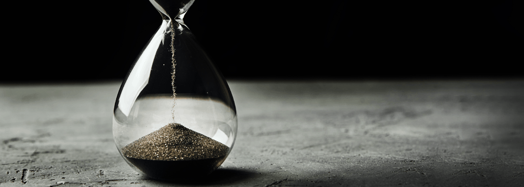 Photo of an hourglass.